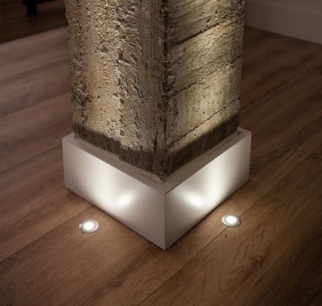 Detalle de iluminación desde el suelo Detalle de iluminación desde el suelo