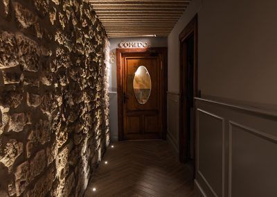 Pasillo de piedra