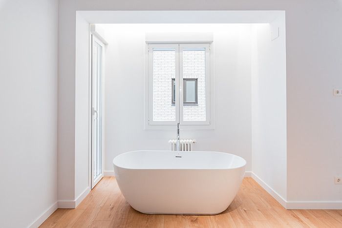 Detalle de reforma, baño con bañera Detalle de reforma, baño con bañera