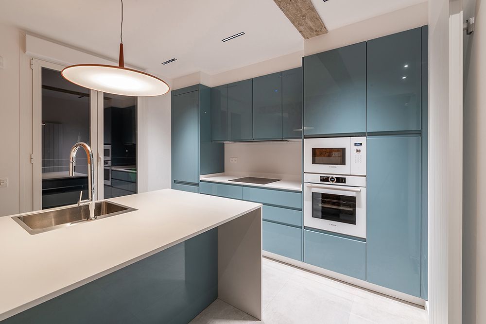 Cocina de diseño azul